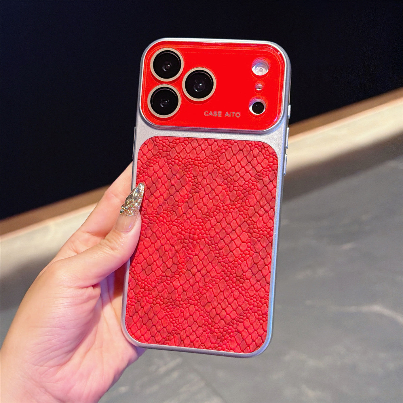 Large-view crocodile-textured Apple phone case
