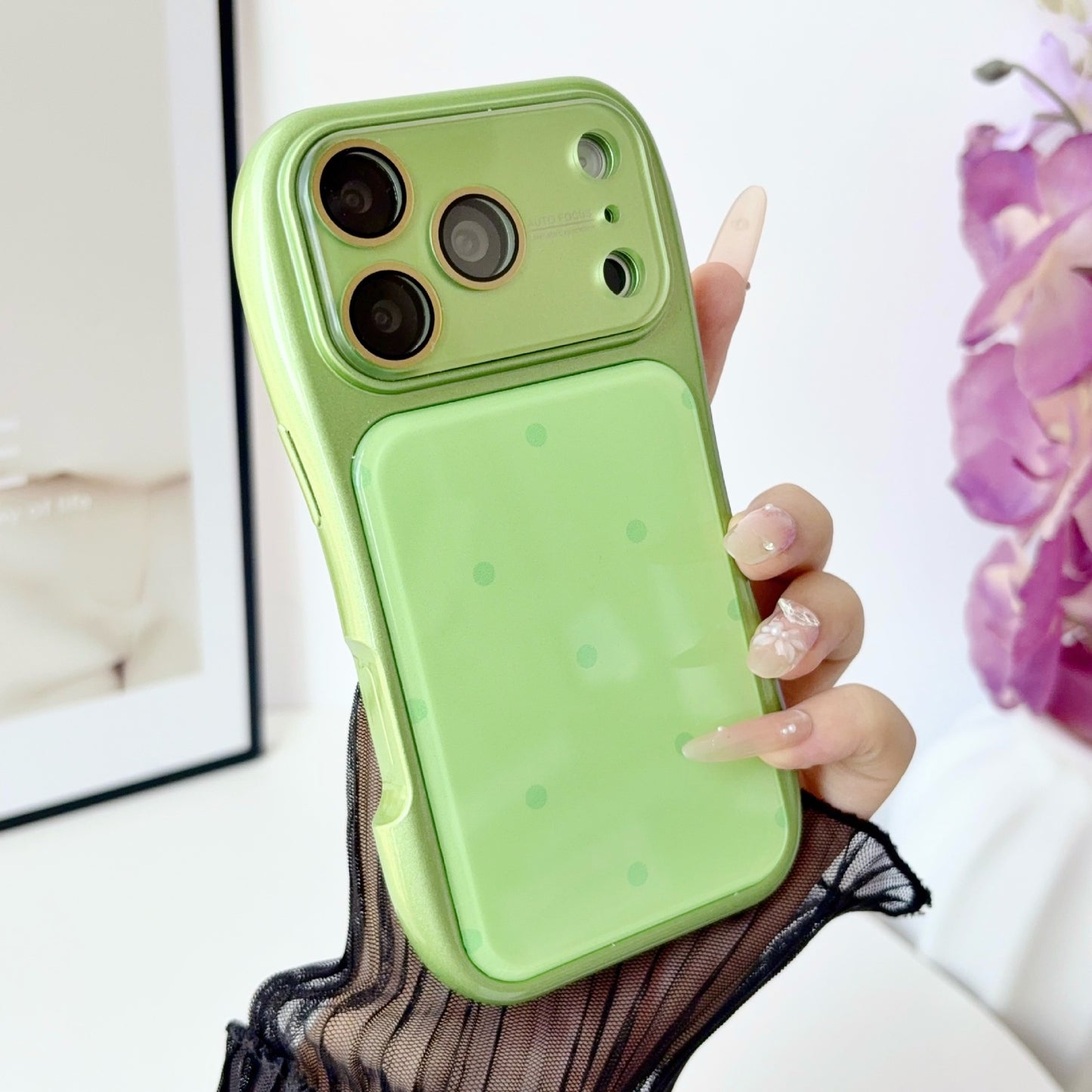 Slim Waist Polka Dot Creative Apple Phone Case