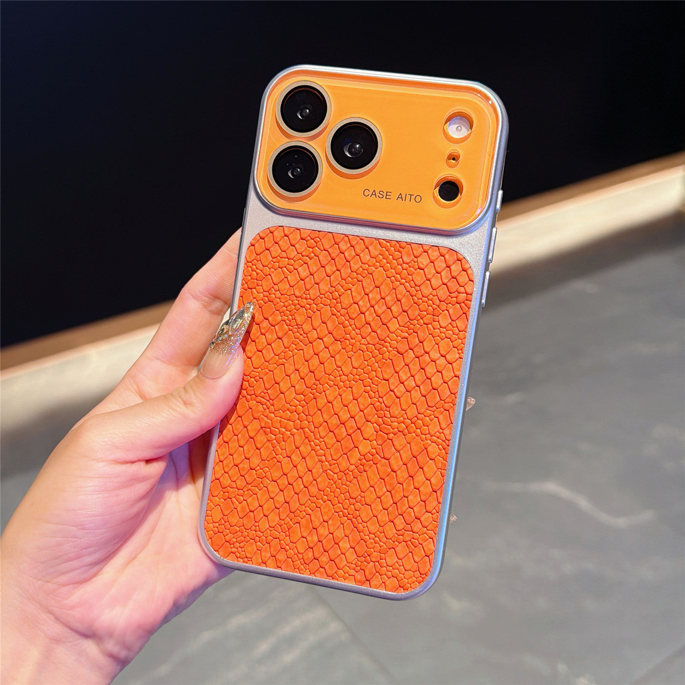 Large-view crocodile-textured Apple phone case