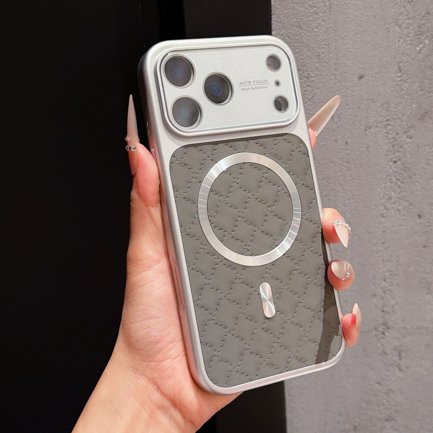 Diamond-patterned magnetic Apple phone case