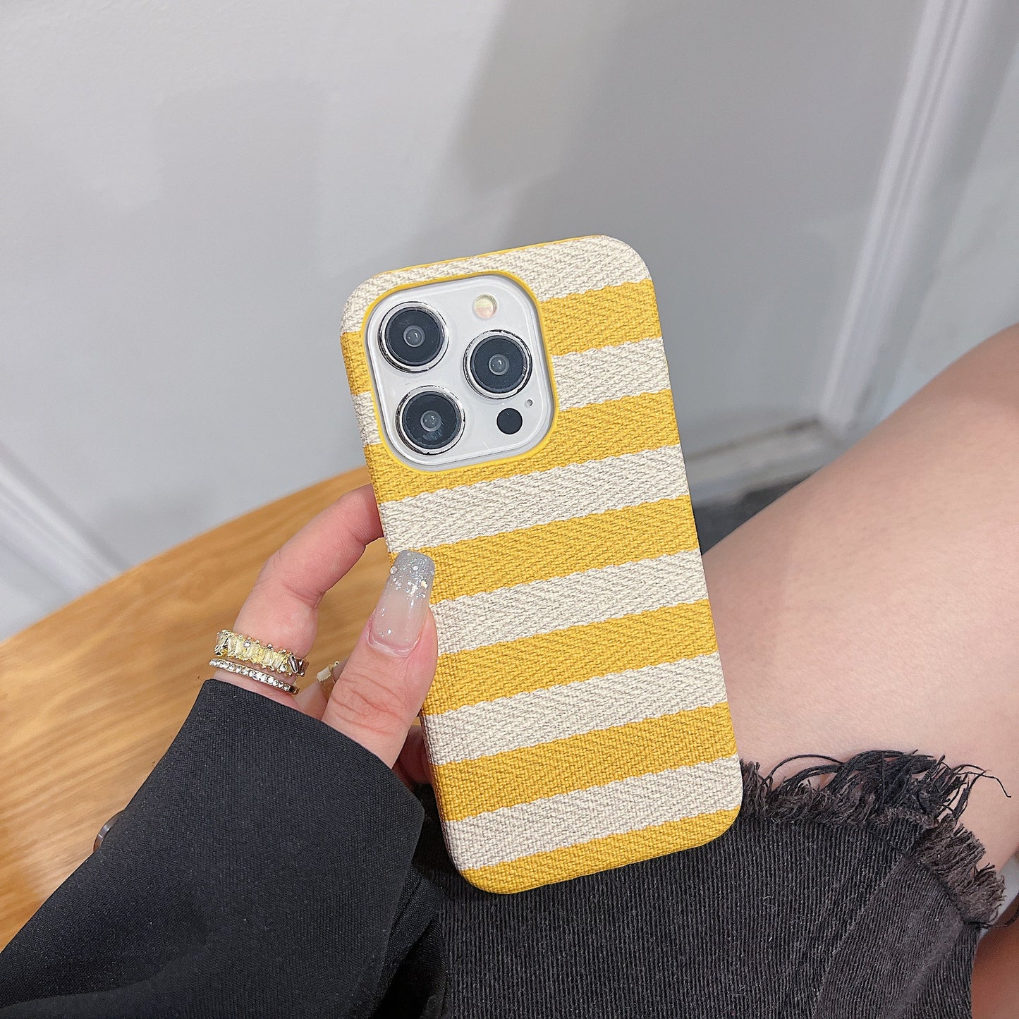 Simple fabric half-coverage Apple phone case