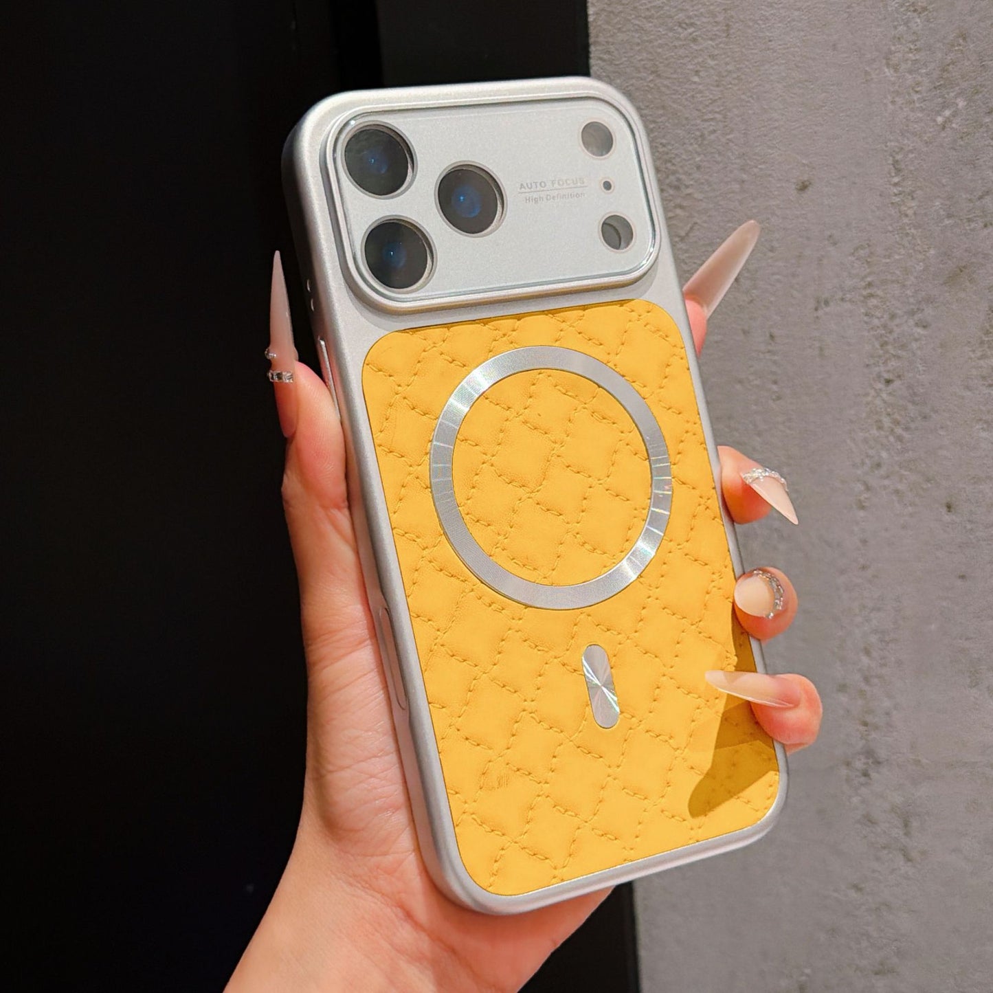 Diamond-patterned magnetic Apple phone case